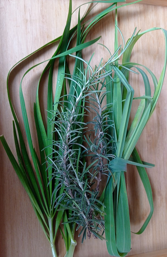Fresh herbs (1 bunch -mix of rosemary, lemongrass, garlic chives )